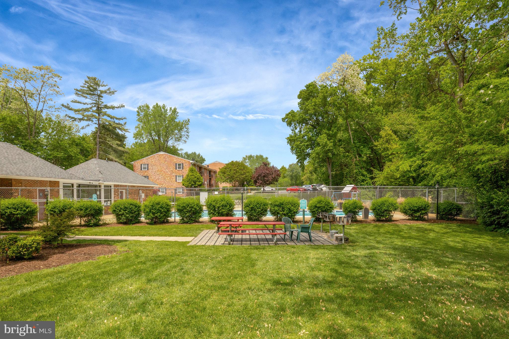 3915 Lyndhurst Dr #303