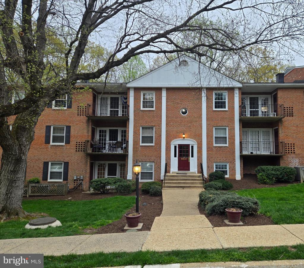 3915 Lyndhurst Dr #303