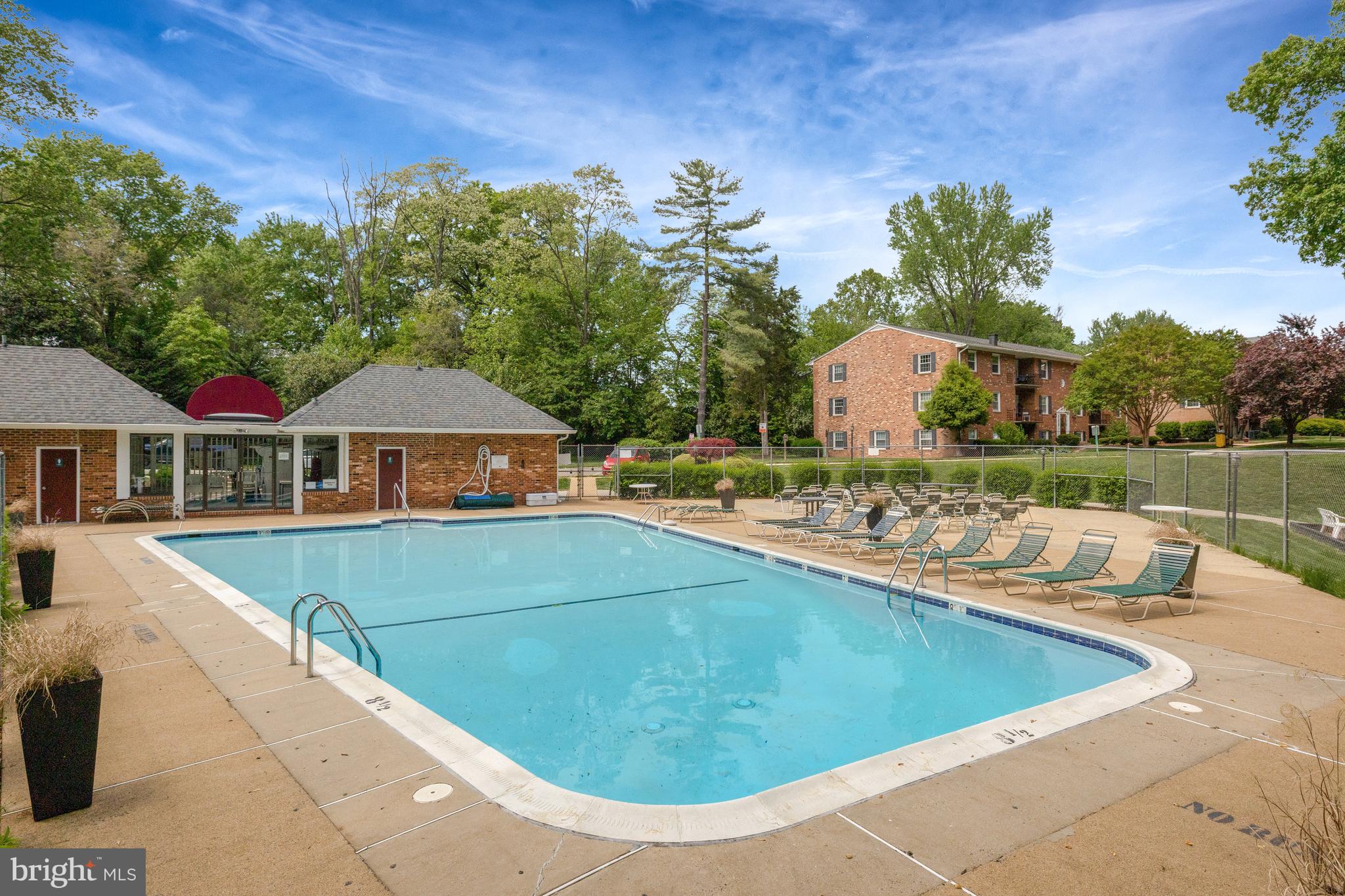 3915 Lyndhurst Dr #303