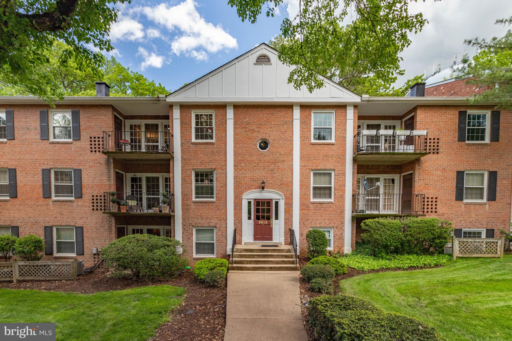 3915 Lyndhurst Dr #303