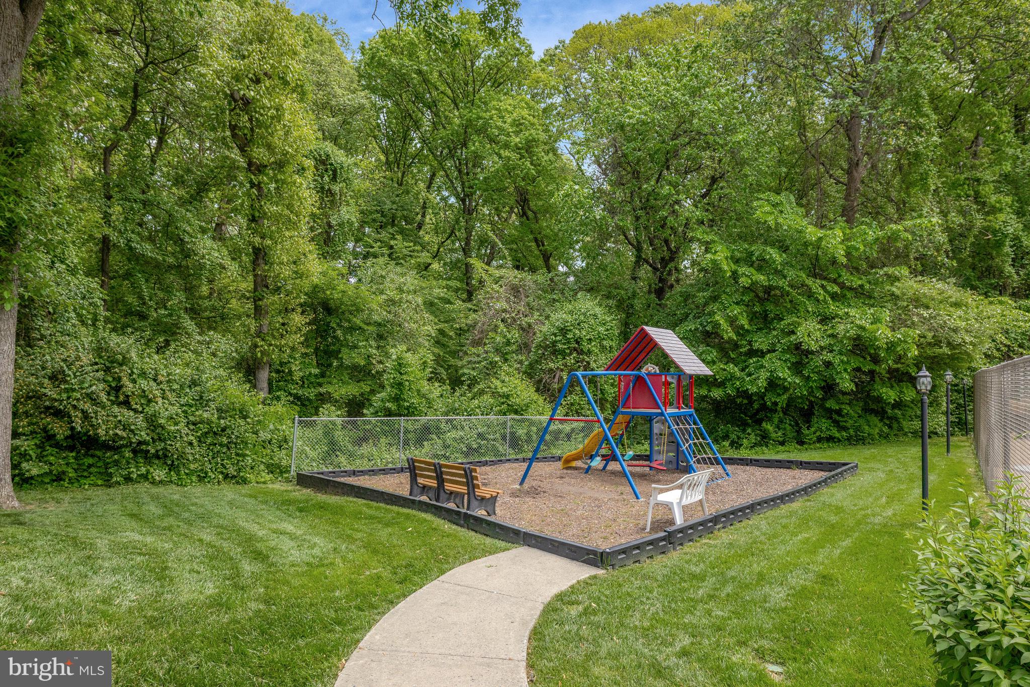 3915 Lyndhurst Dr #303