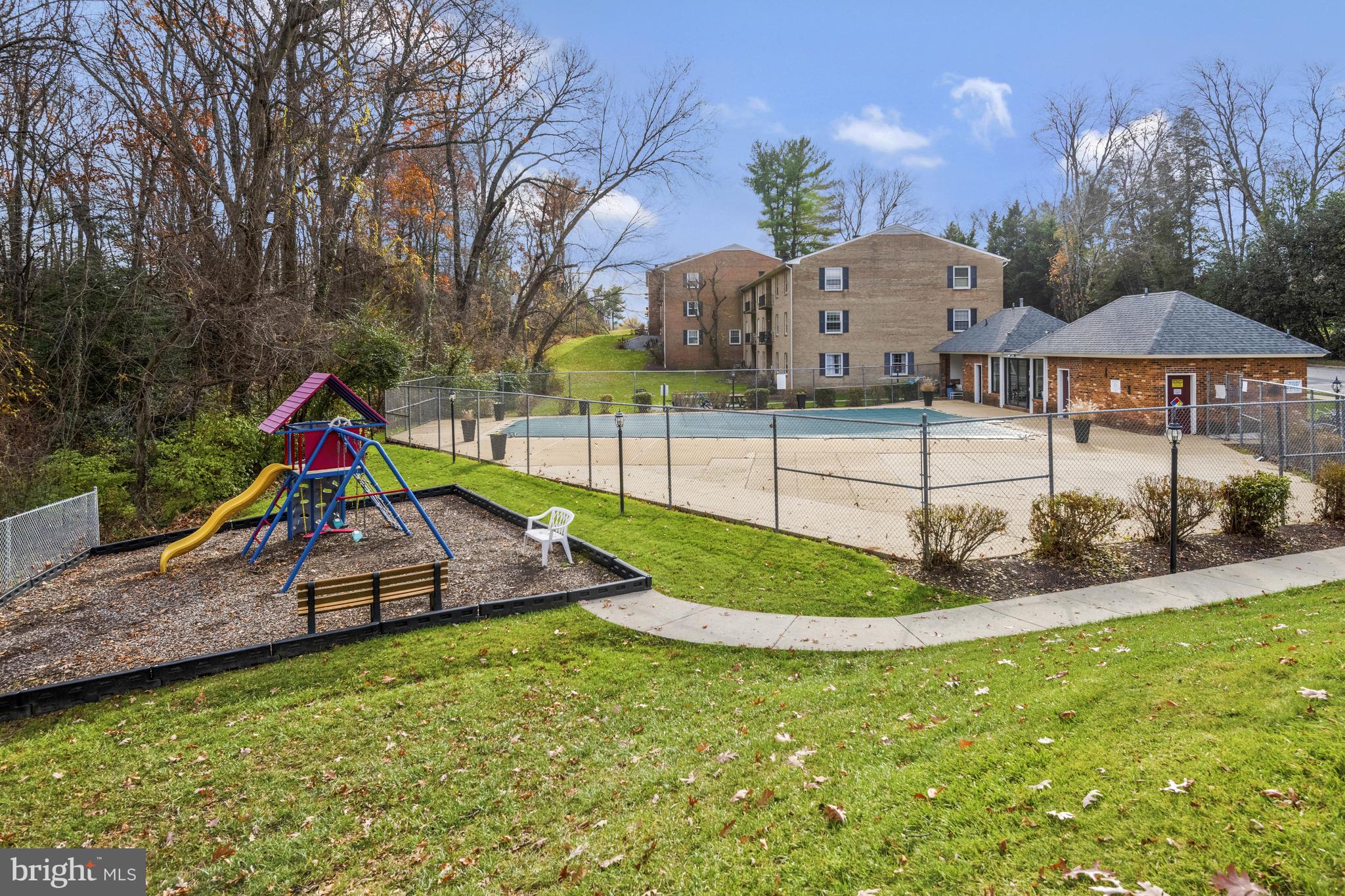 3915 Lyndhurst Dr #303