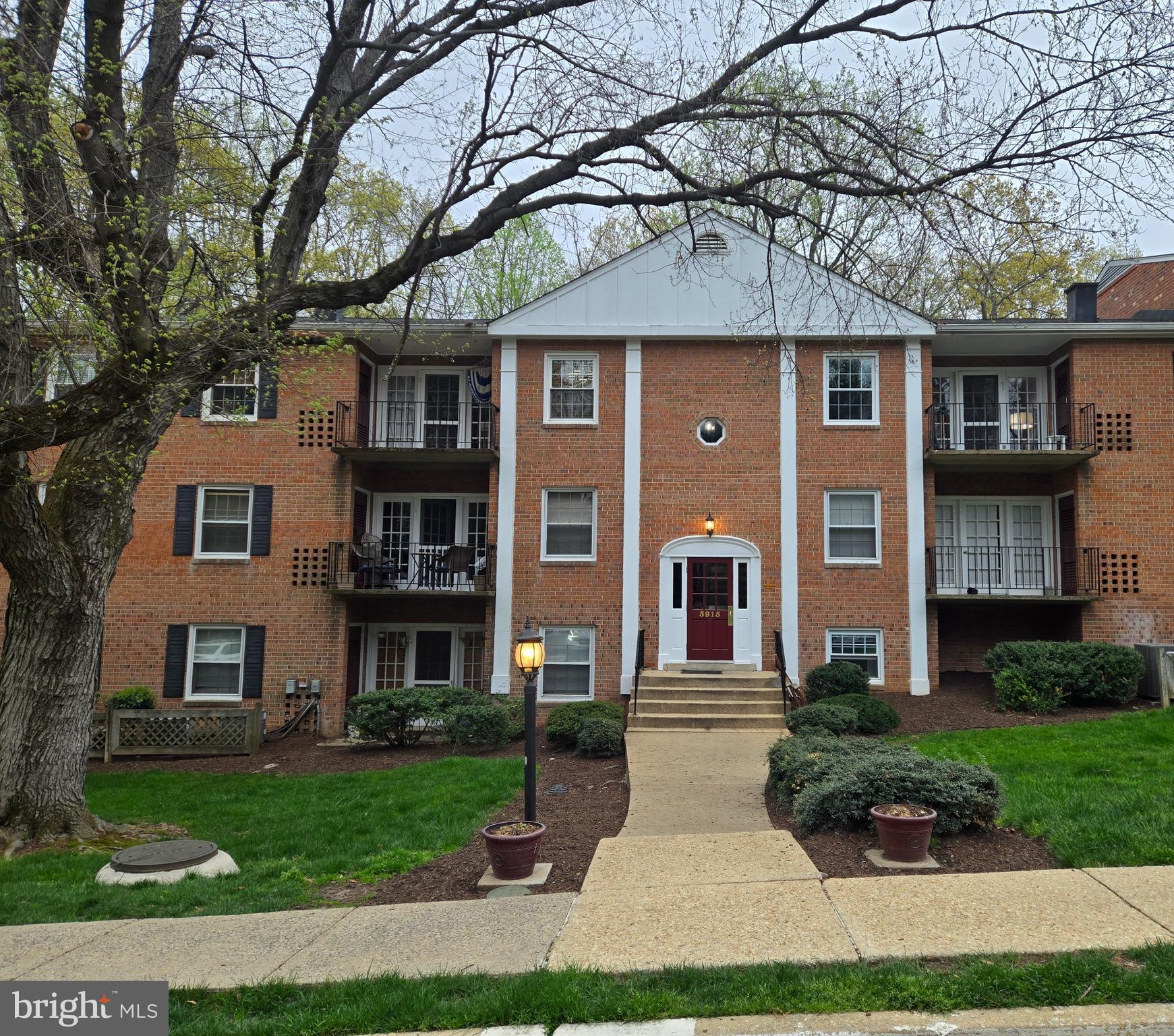 3915 Lyndhurst Dr #303