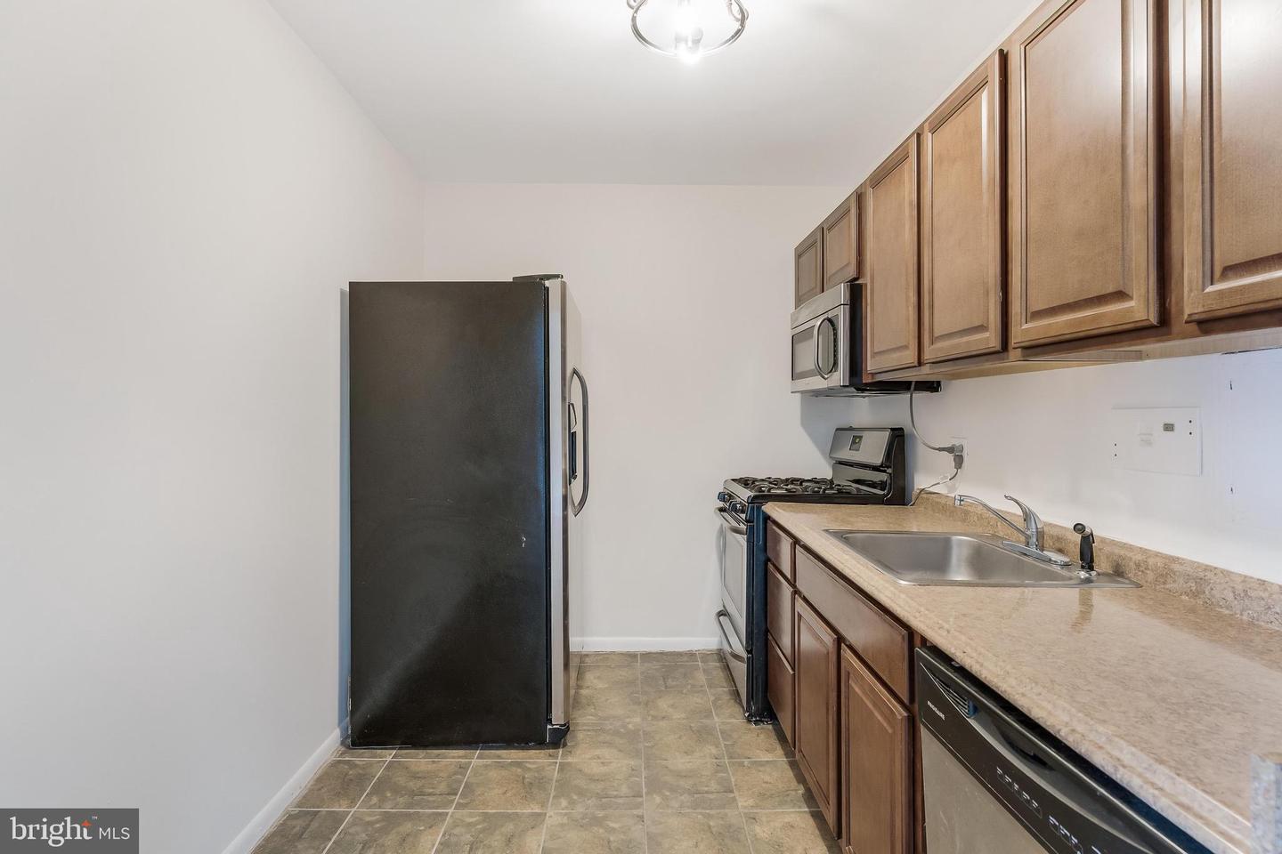 10723 West Dr #303