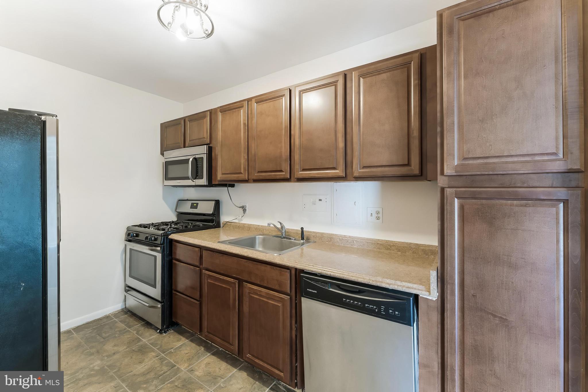 10723 WEST DR #303