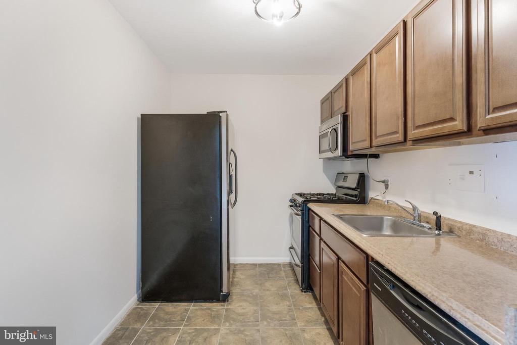 10723 WEST DR #303