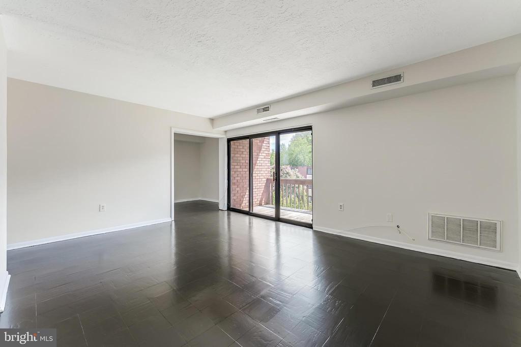 10723 WEST DR #303