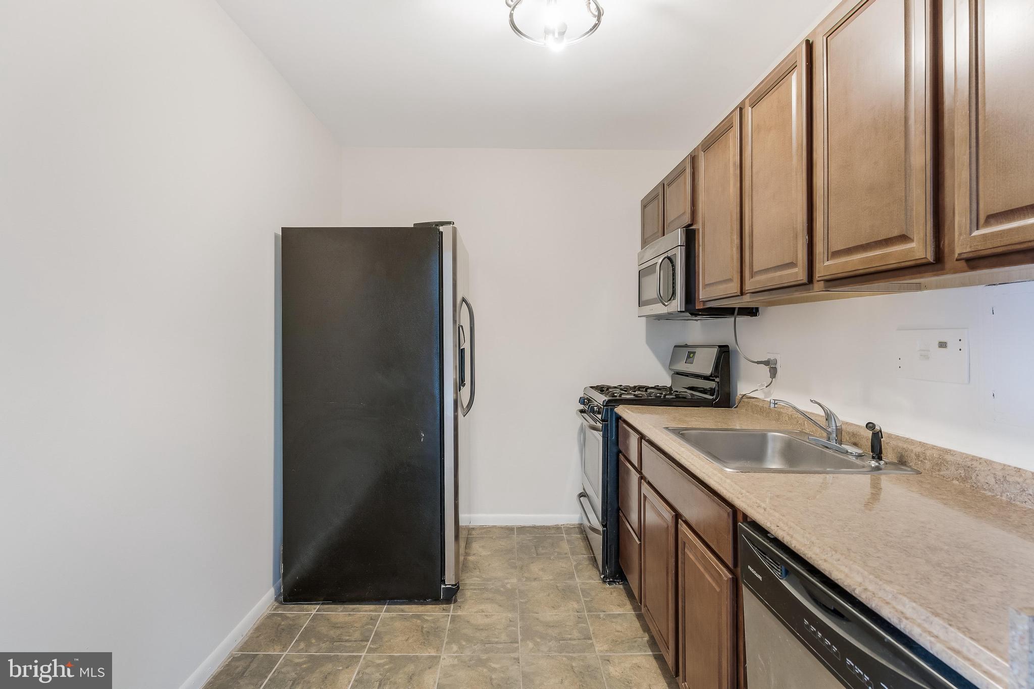 10723 WEST DR #303