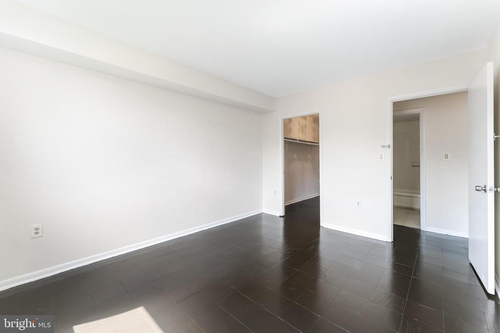 10723 WEST DR #303