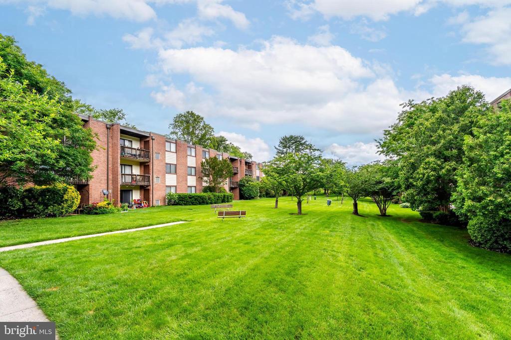 10723 WEST DR #303