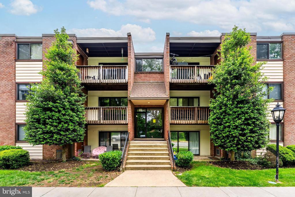 10723 WEST DR #303