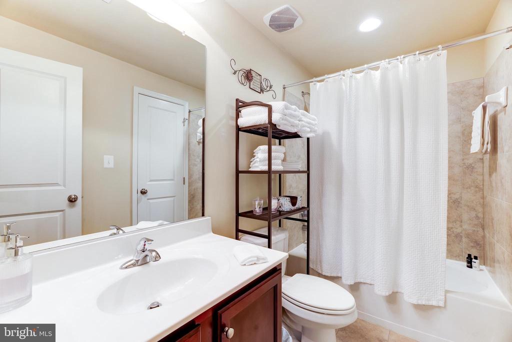 3925 Lake Ashby Ct
