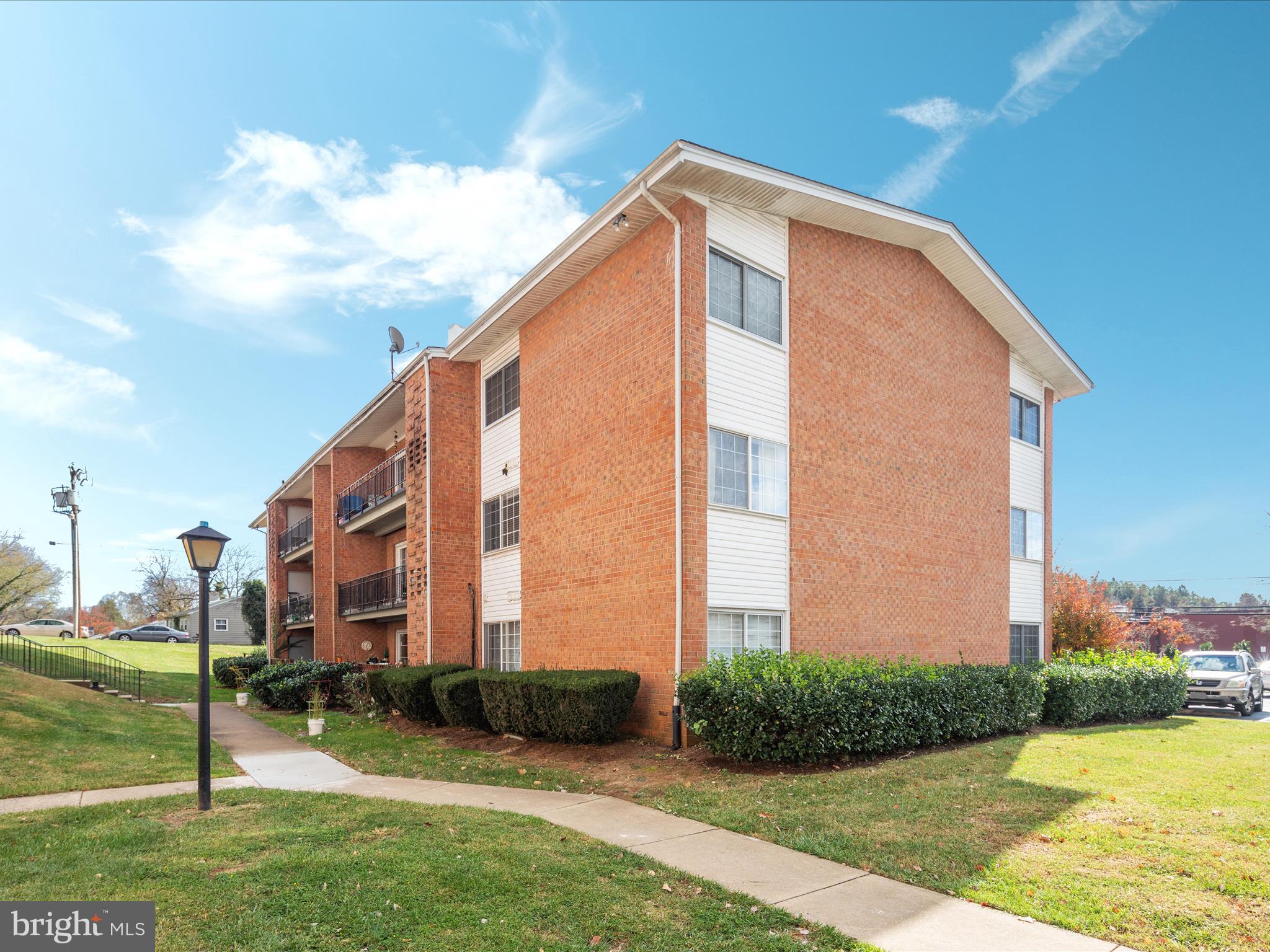 631 Waterloo Rd #122