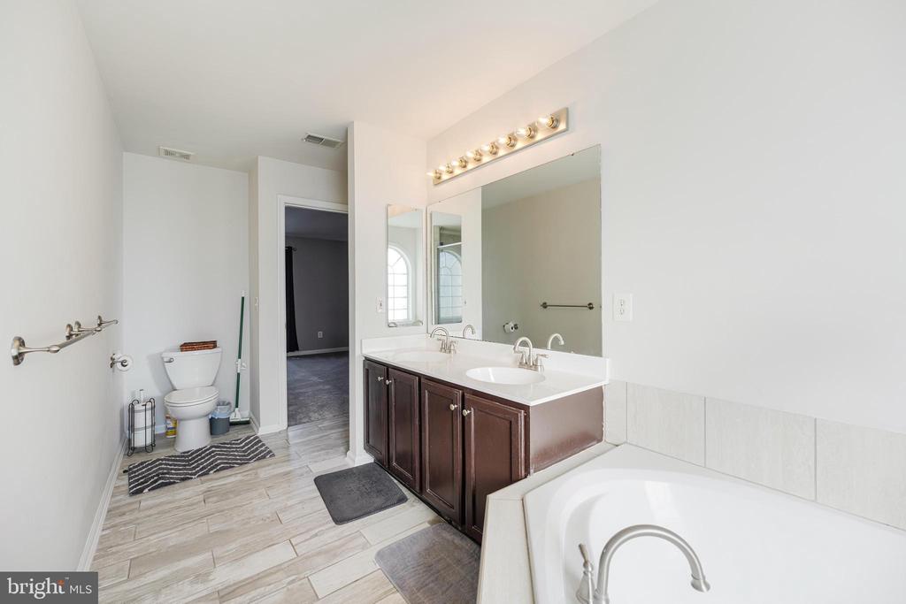 11184 Freedom Ct