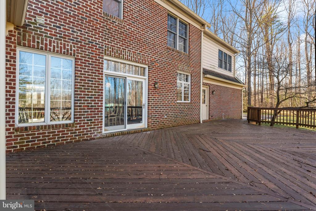 6586 Chesapeake Pl