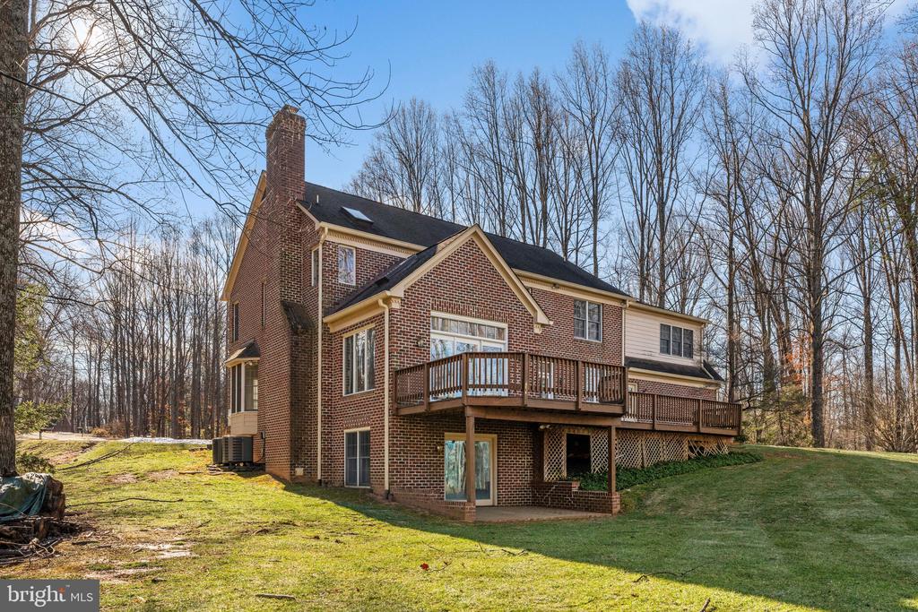 6586 Chesapeake Pl