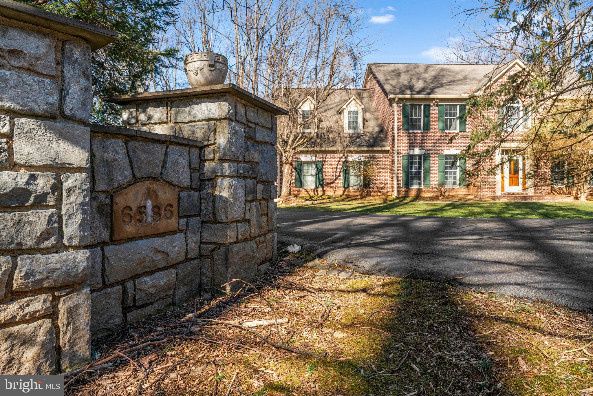 6586 Chesapeake Pl