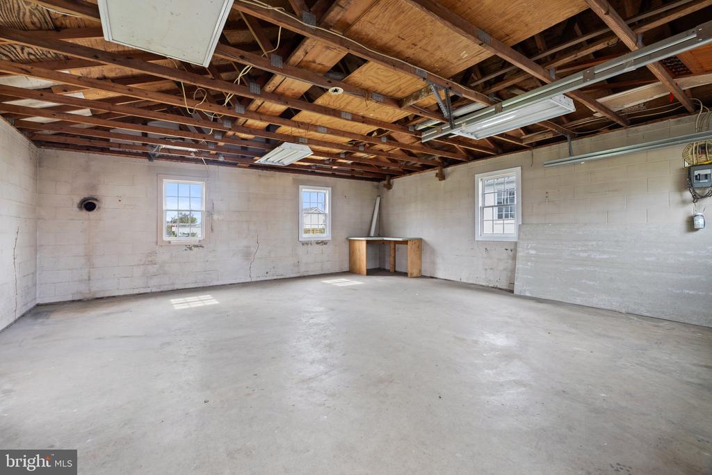 8419 W West Main