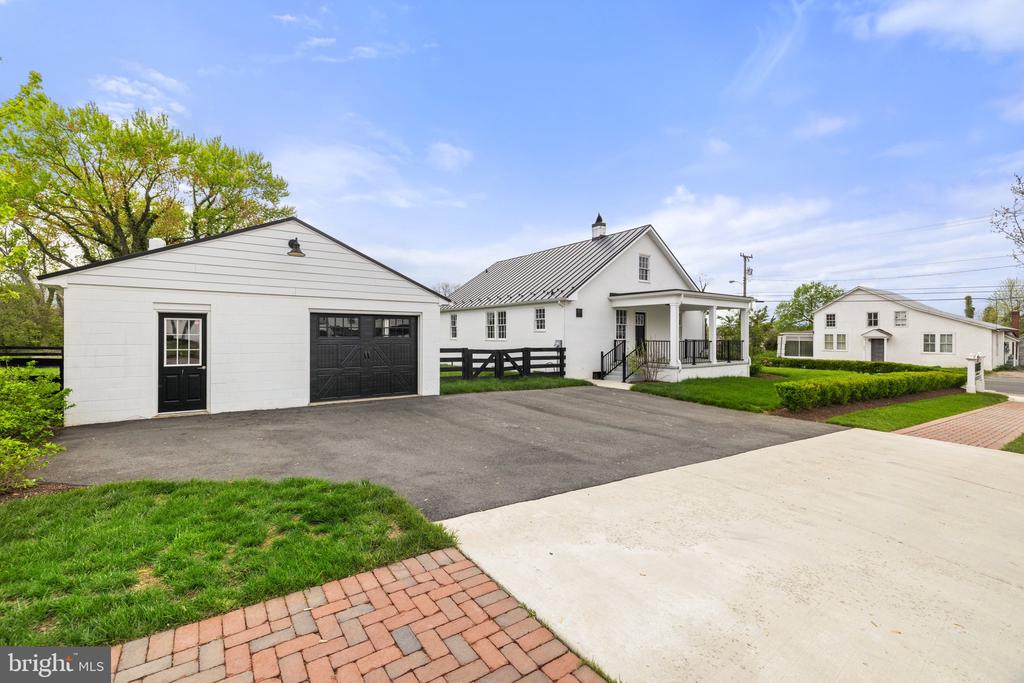 8419 W West Main