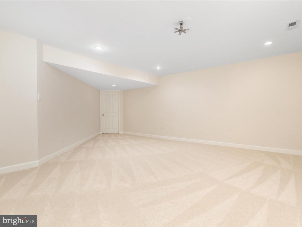 6926 EMMA COURT