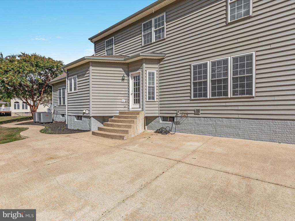 6926 EMMA COURT