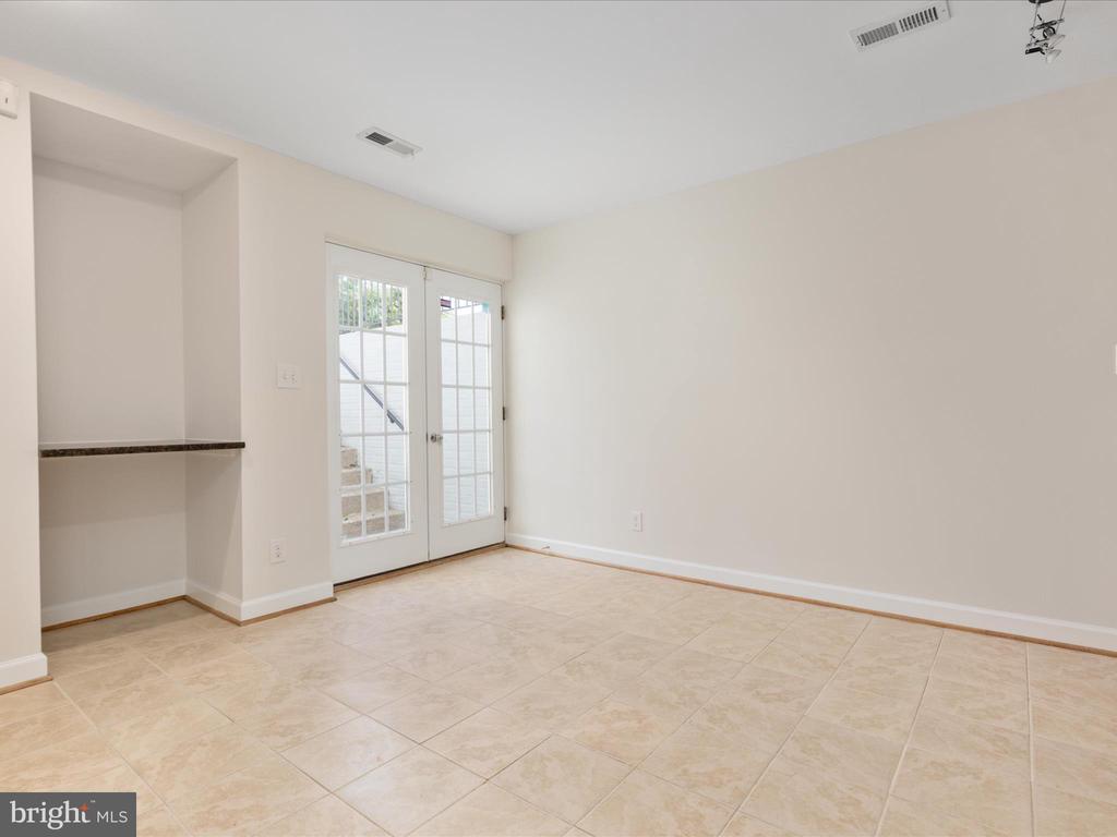 6926 EMMA COURT
