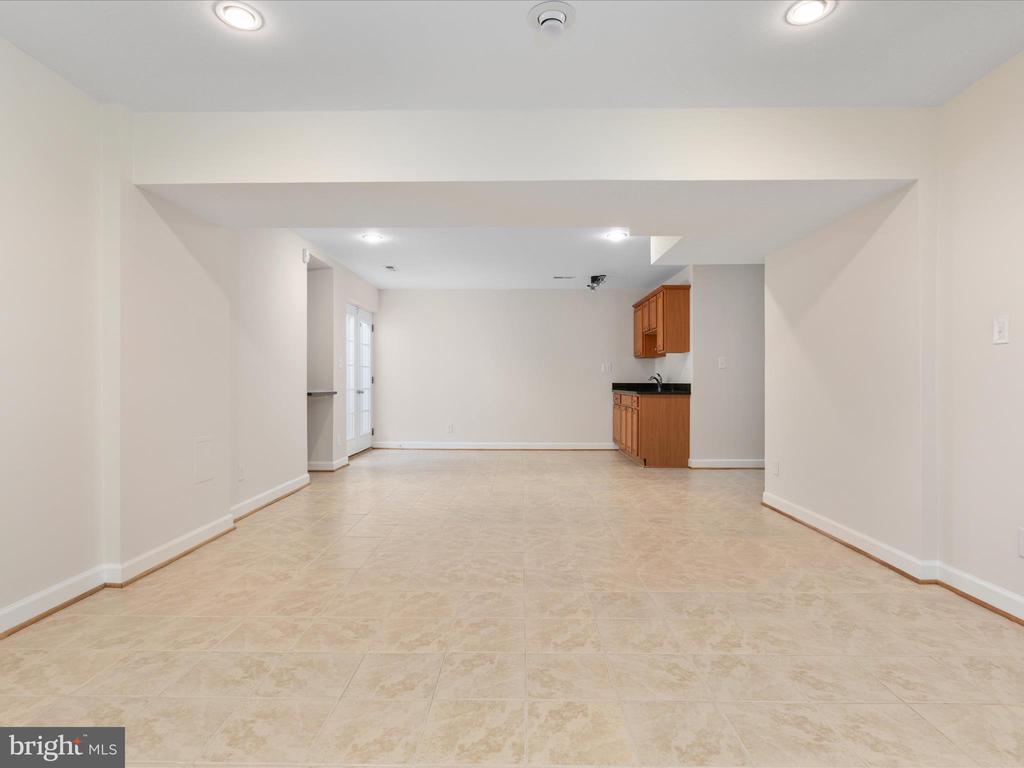 6926 EMMA COURT