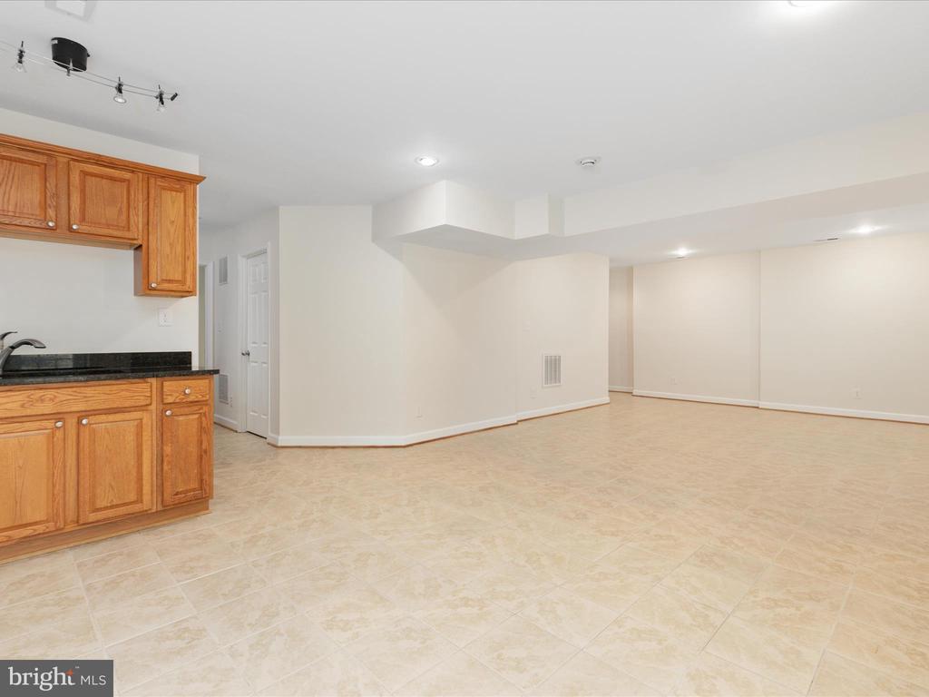 6926 EMMA COURT