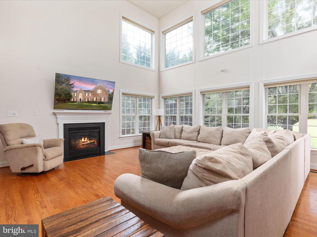 6904 EMMA COURT