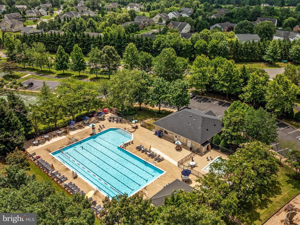 6904 EMMA COURT