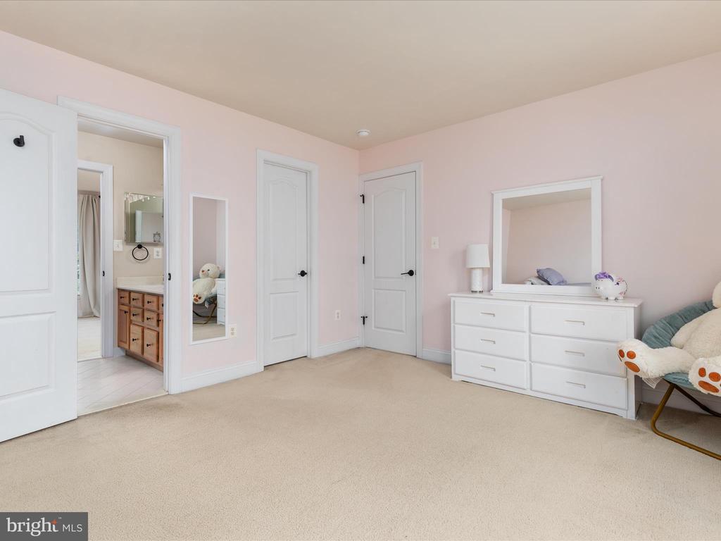 6904 EMMA COURT