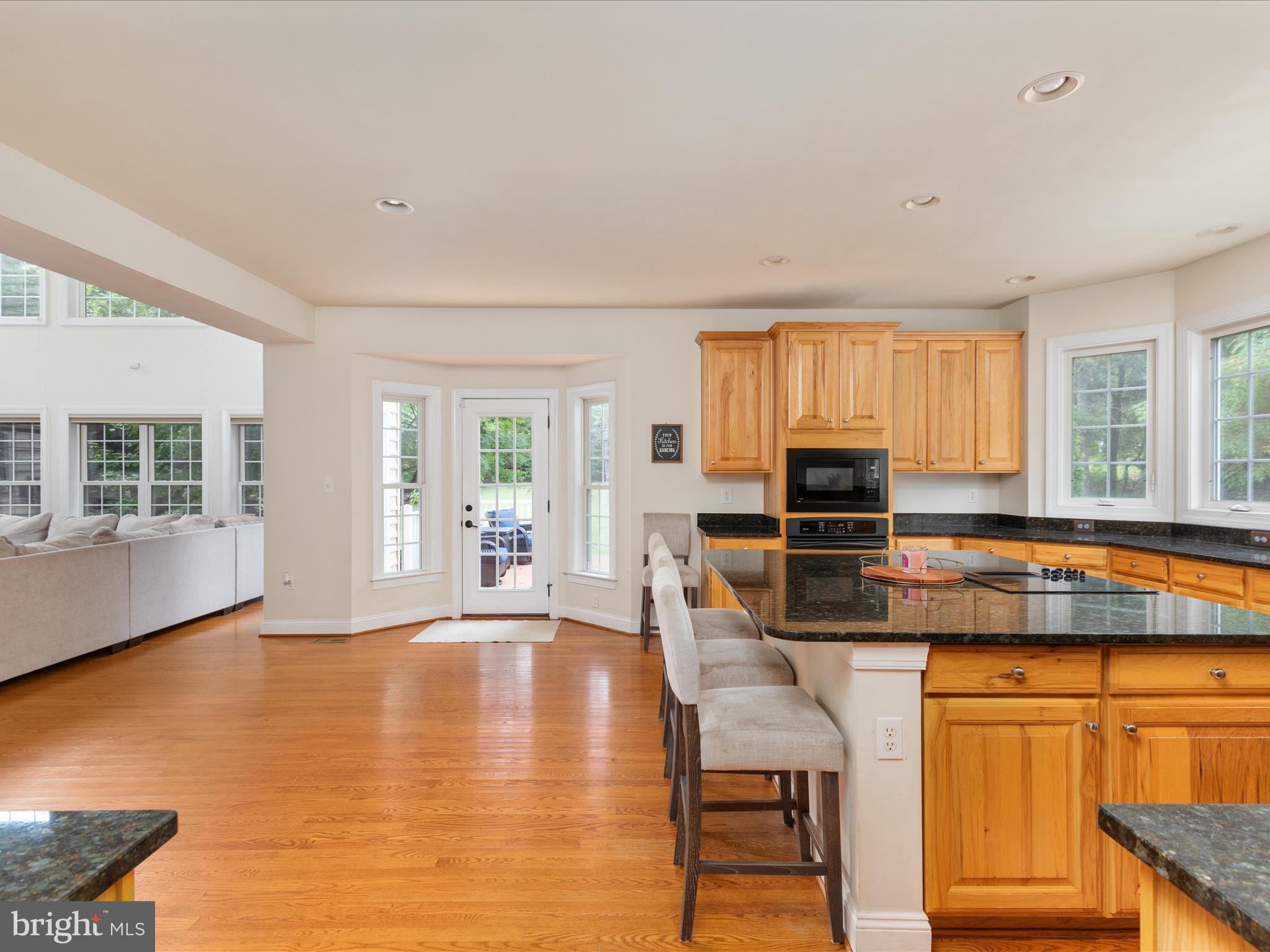 6904 EMMA COURT