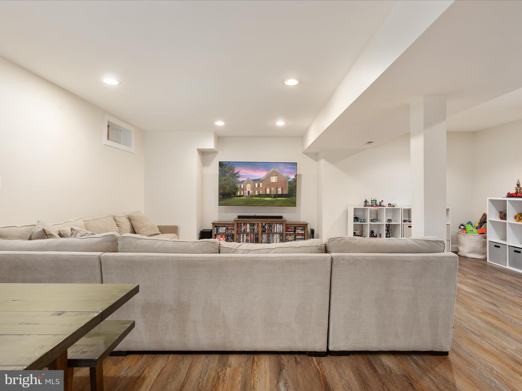 6904 EMMA COURT