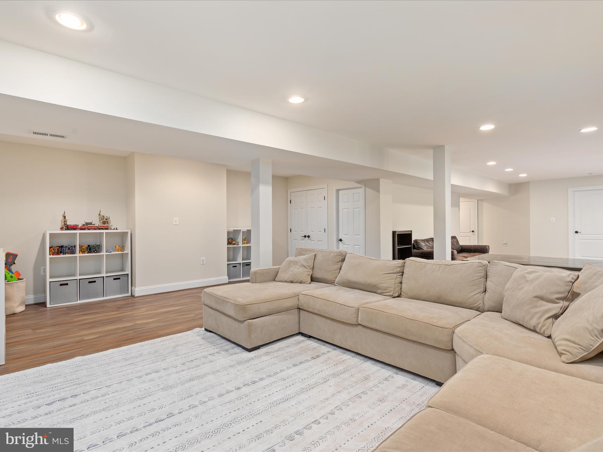 6904 EMMA COURT