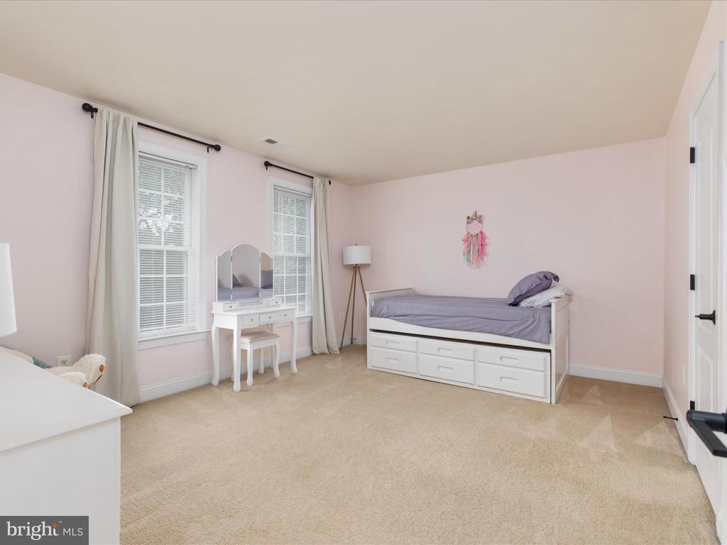 6904 EMMA COURT