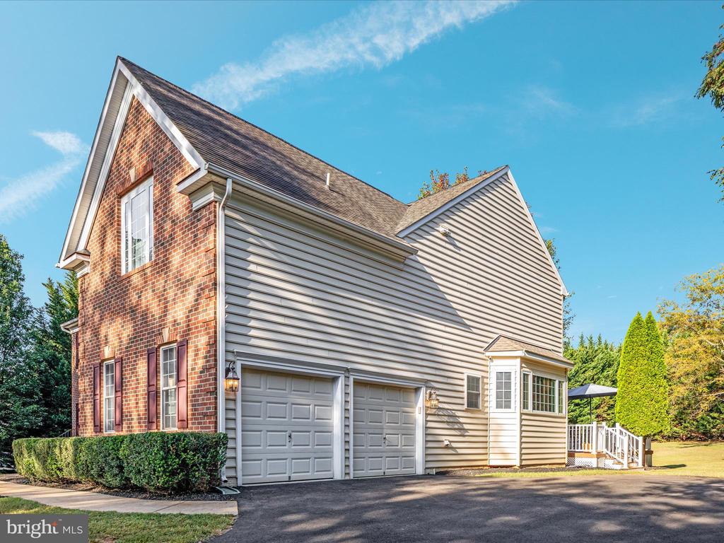 6904 EMMA COURT