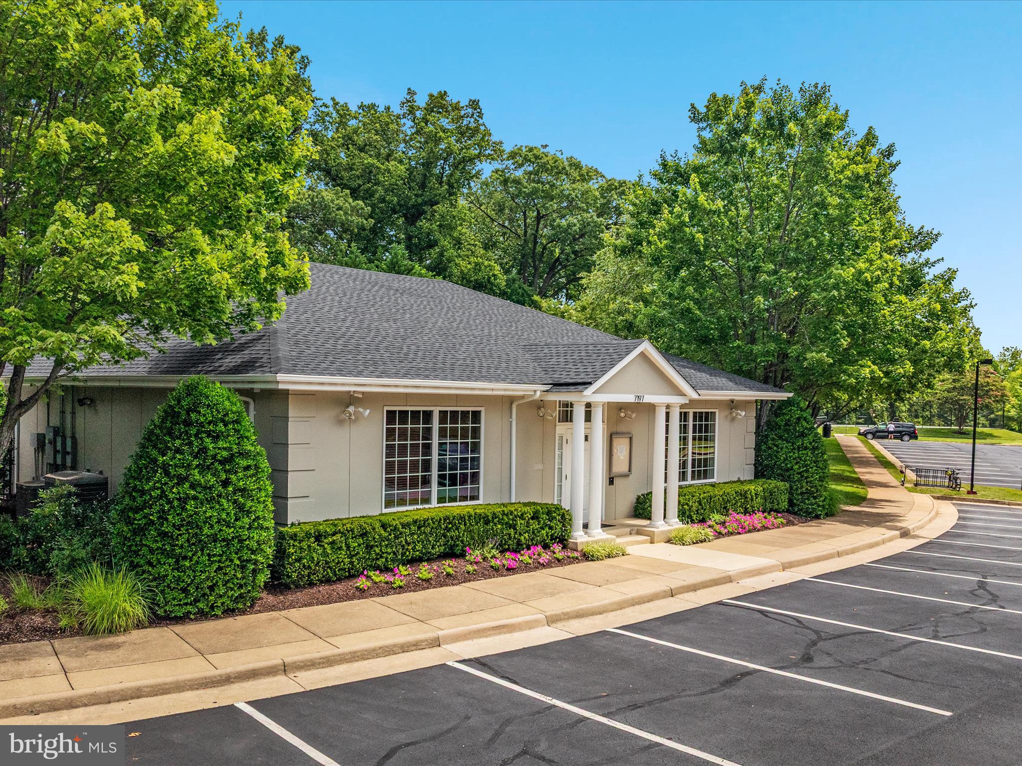 6904 EMMA COURT