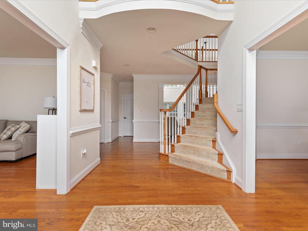 6904 EMMA COURT