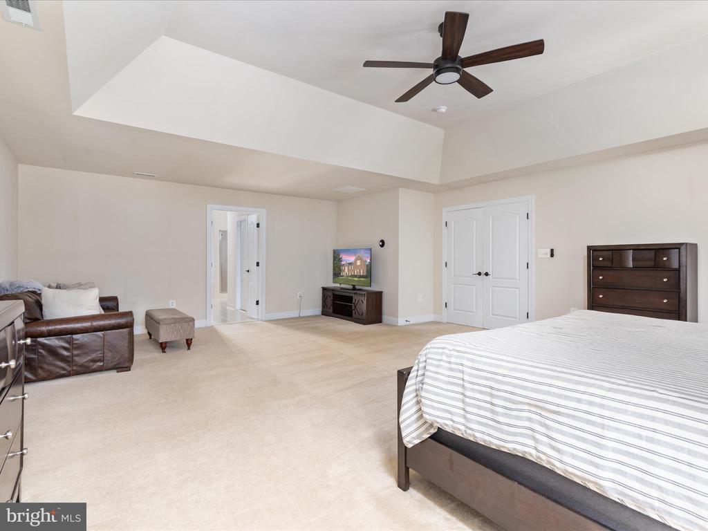 6904 EMMA COURT