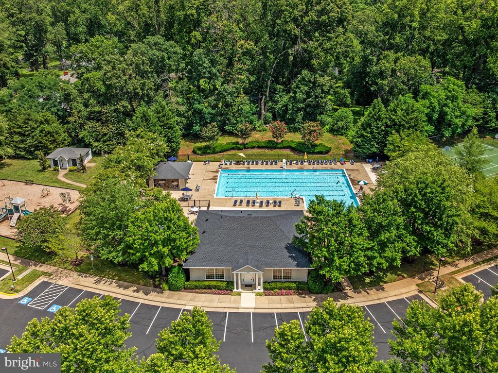 6904 EMMA COURT
