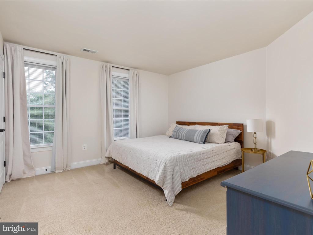 6904 EMMA COURT