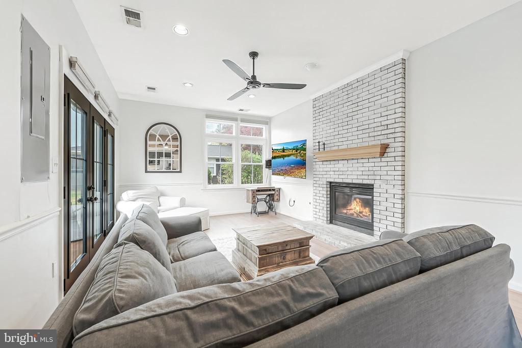 7277 MOSBY DRIVE