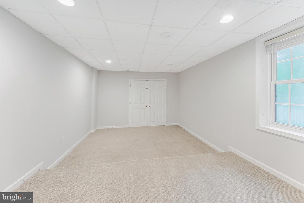 9085 GROUNDHOG LANE