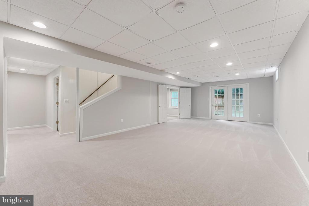 9085 GROUNDHOG LANE