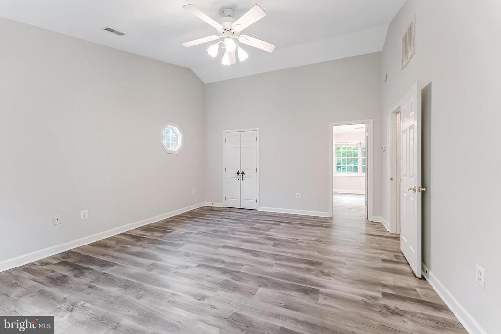 9085 GROUNDHOG LANE
