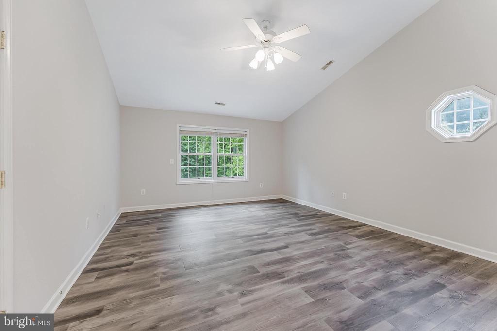 9085 GROUNDHOG LANE