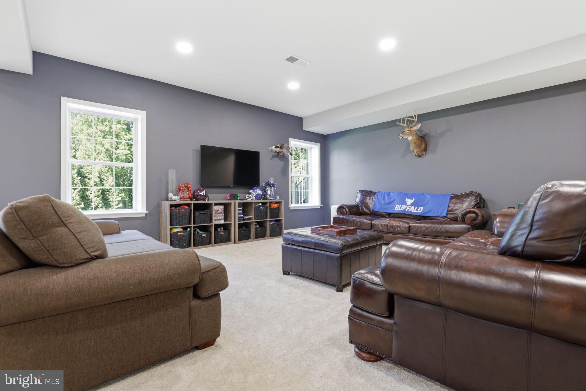 8046 SIDE HILL DRIVE