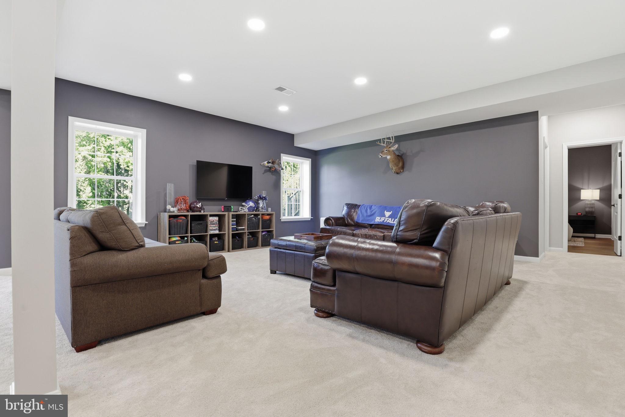 8046 SIDE HILL DRIVE