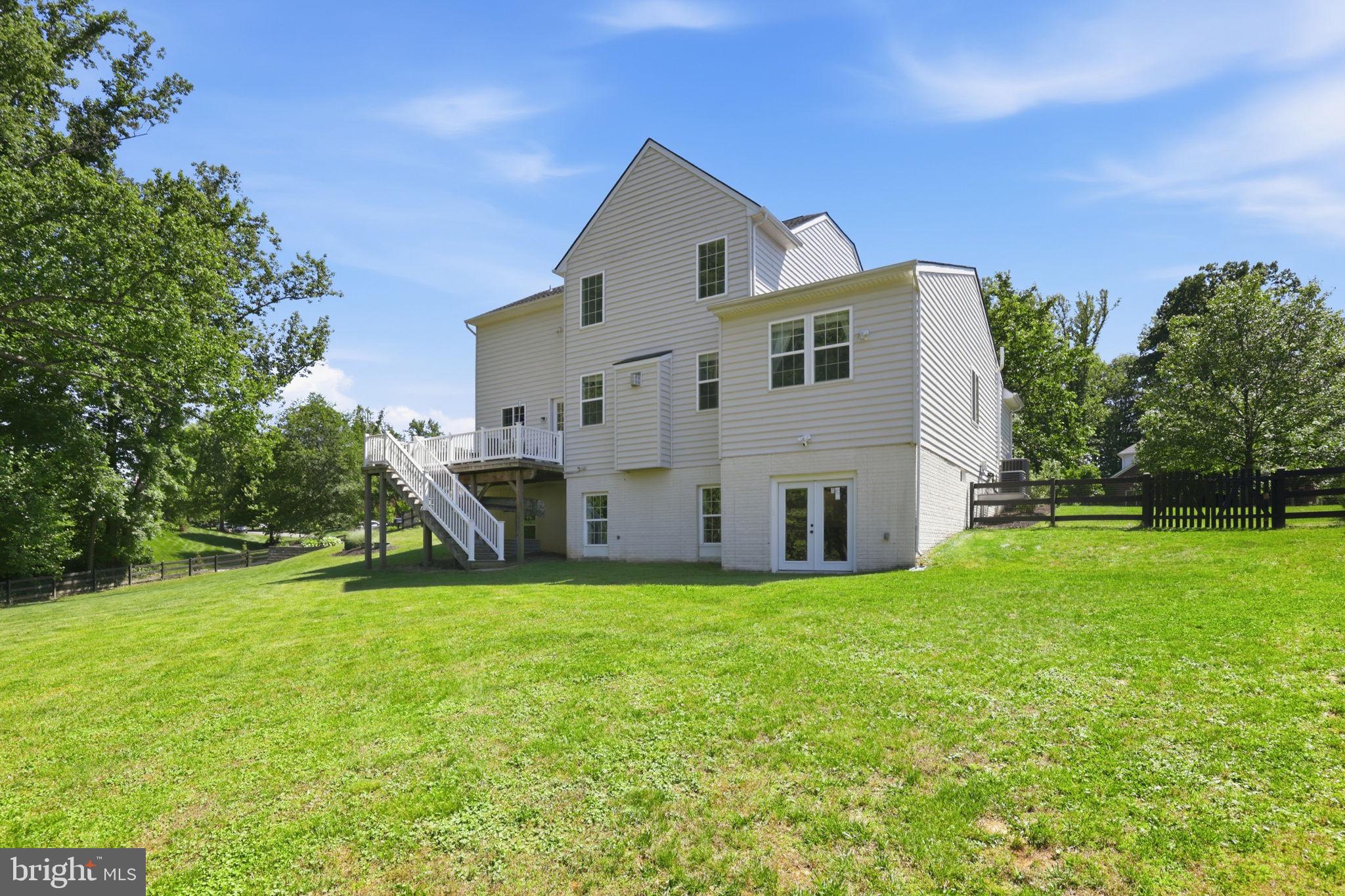 8046 SIDE HILL DRIVE