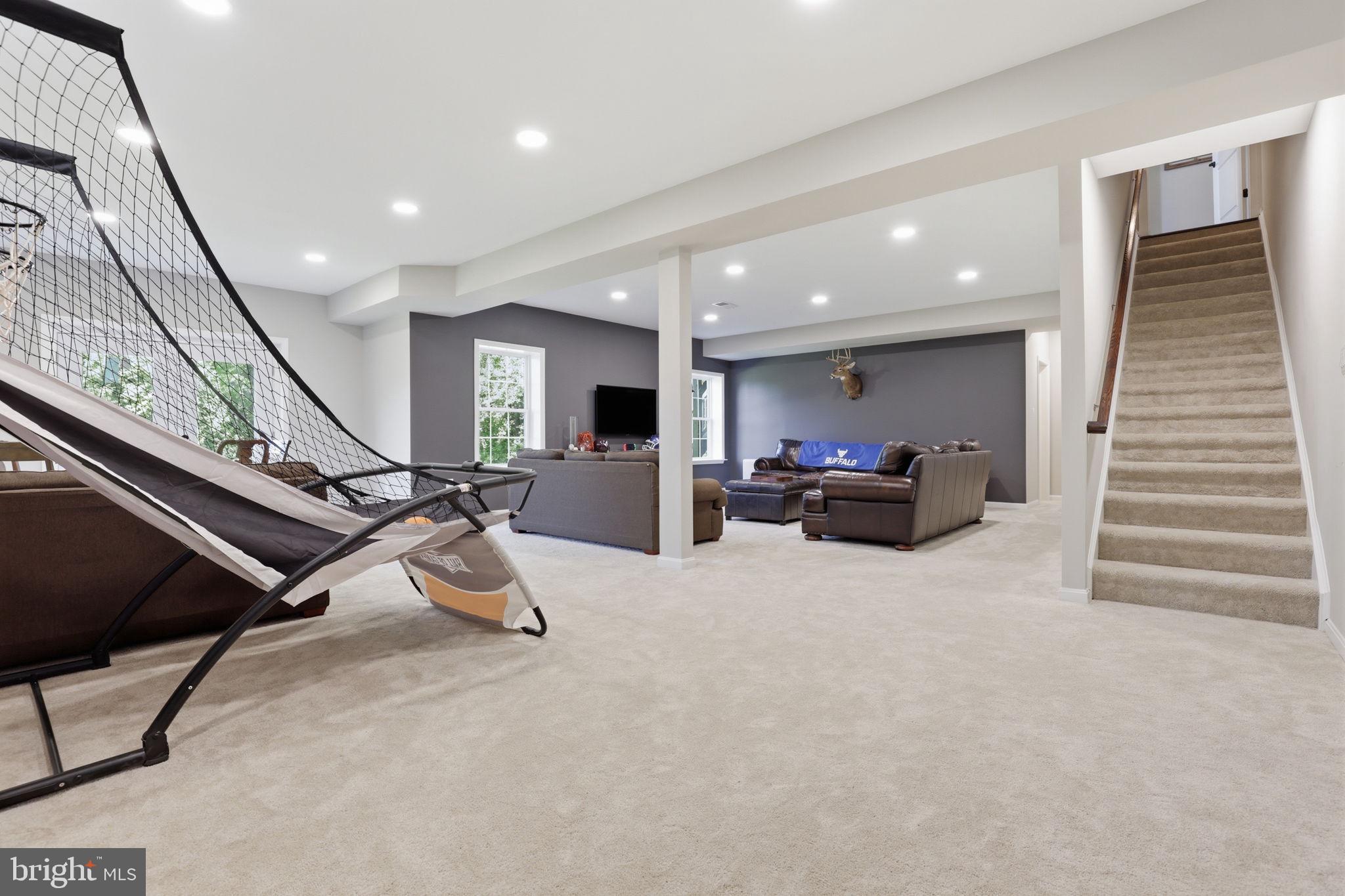 8046 SIDE HILL DRIVE